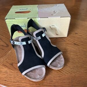Gorgeous Naot Wedge Sandals with T-Strap natural foot pad Size 6